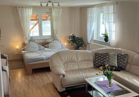 Blick in das große Wohnzimmer