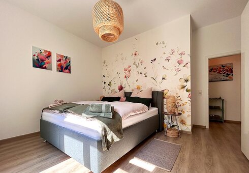 Schlafzimmer mit Doppelbett