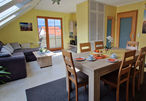 Tisch Wohnung 1