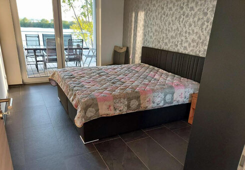 Schlafzimmer mit Doppelbett