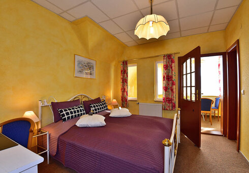 Blick in ein Dreibettzimmer