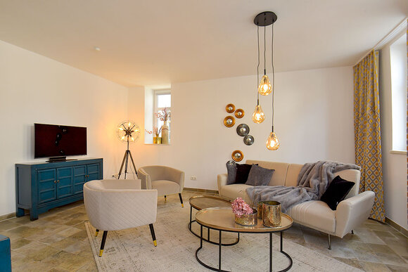 Deko mit Kissen und Decke (Fewo Pfaffenhügel in Rudolstadt)