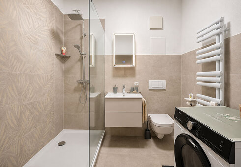 Bad mit Dusche / WC
