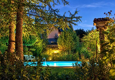 Pool bei Nacht