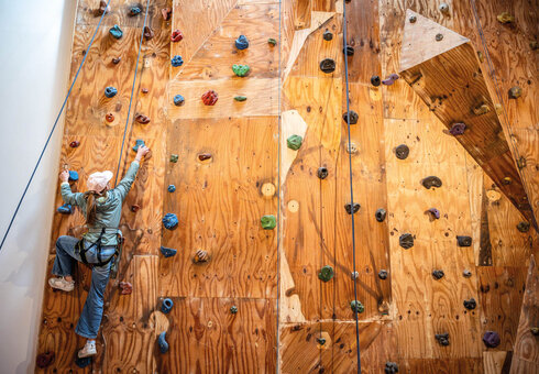Klettern an der Kletterwand