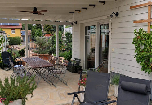 überdachte Terrasse