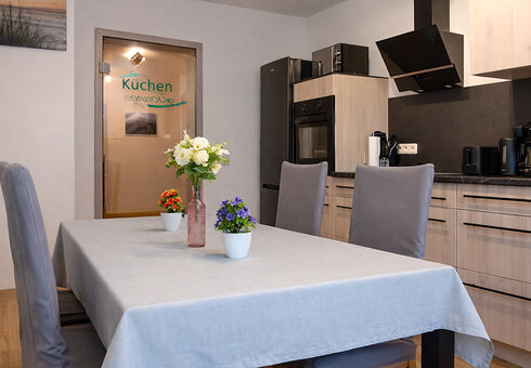gut ausgestattete Küche
