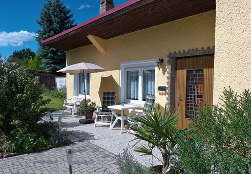 Terrasse mit Garten