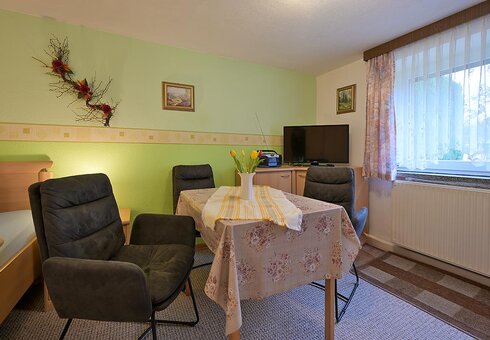 großes Appartement (Sitzecke mit TV)