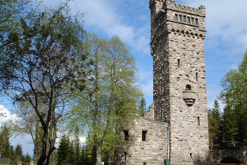 Hohe Warte mit Carl-Eduard-Turm (832 m ü. NN)