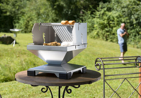 Windansteckblech an einem THÜROS Grill