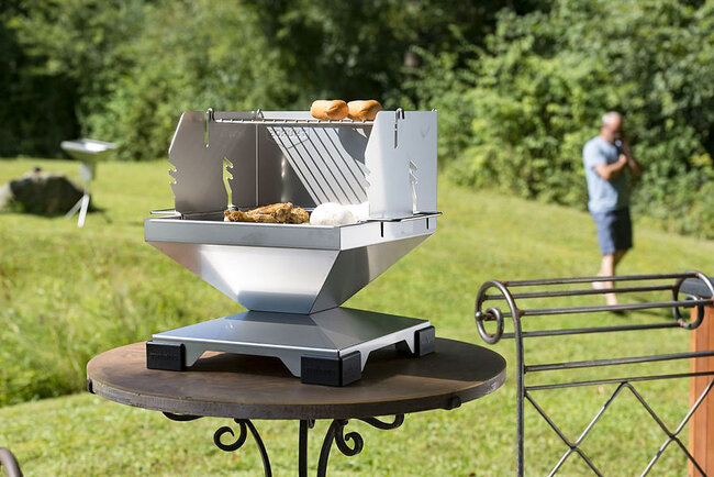 Windansteckblech an einem THÜROS Grill