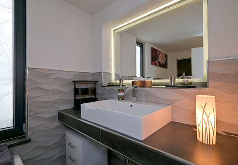Bad mit Badewanne und WC