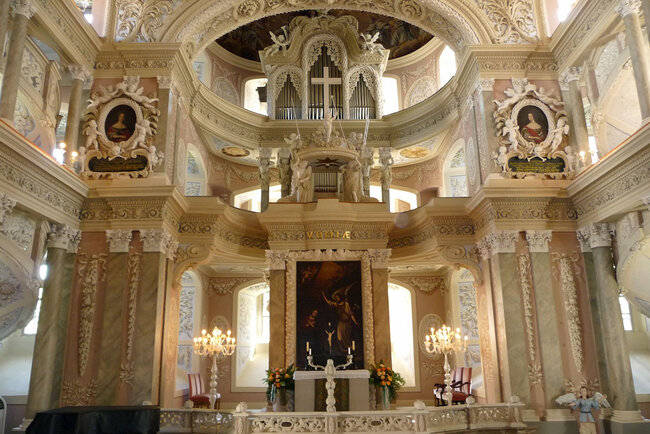 Blick in die barocke Schlosskirche Blick in die barocke Schlosskirche