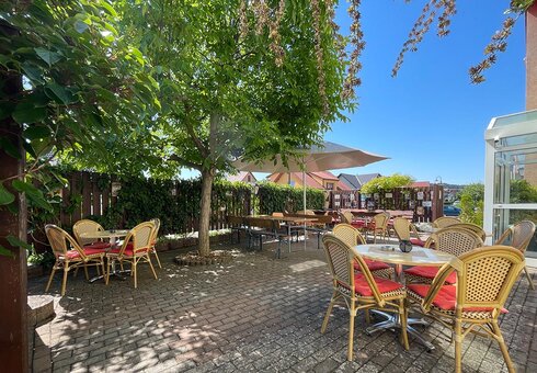 Biergarten direkt am Hotel