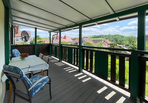 Balkon mit Gartenmöbeln