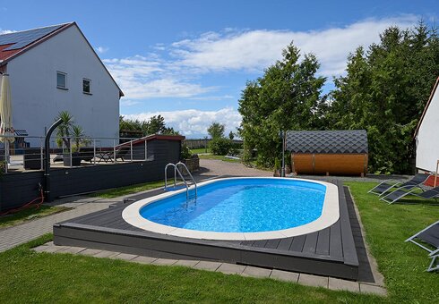 Garten mit Pool