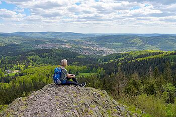 Wanderung mit Rucksack im Thüringer Wald