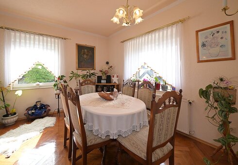 Tisch im Wohnzimmer