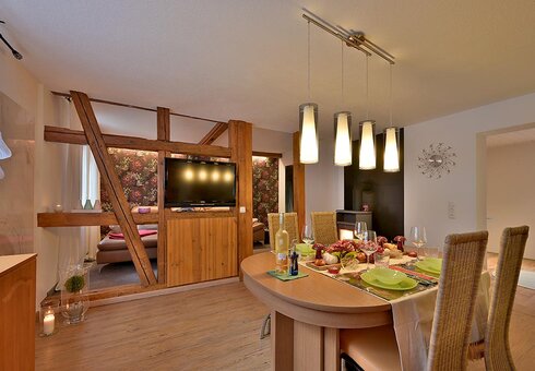 Wohn-Esszimmer mit Esstisch