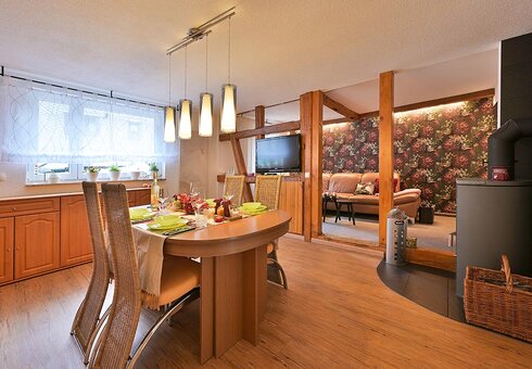 Wohn-Esszimmer mit Esstisch