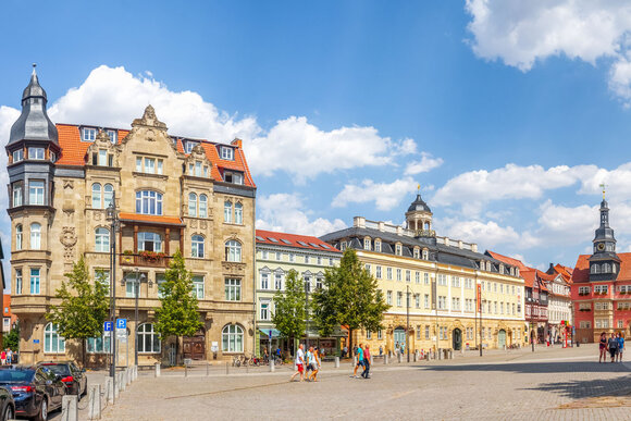 Marktplatz in Eisenach (Bild: stock.adobe.com © Sina Ettmer)