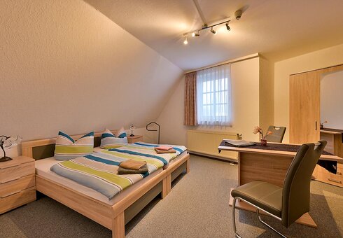 Blick in ein Dreibettzimmer