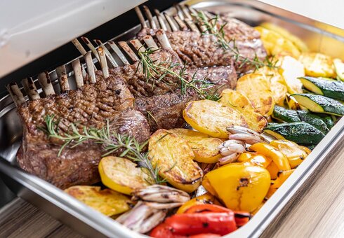 Fleisch und Gemüse in THÜROS Grillschale