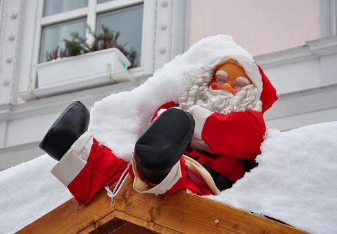 Dekoration auf Weihnachtsmarkthütte