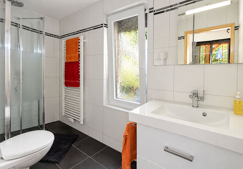 Bad mit Dusche / WC
