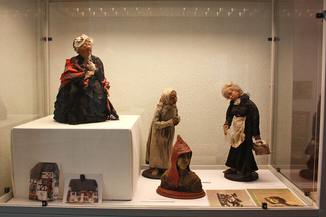 Antike Puppen der Griechin Erato Mavrogordato