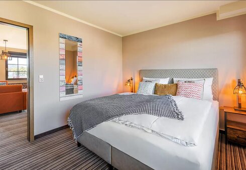 Schlafzimmer mit Doppelbett