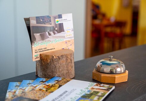 Prospekte an der Rezeption