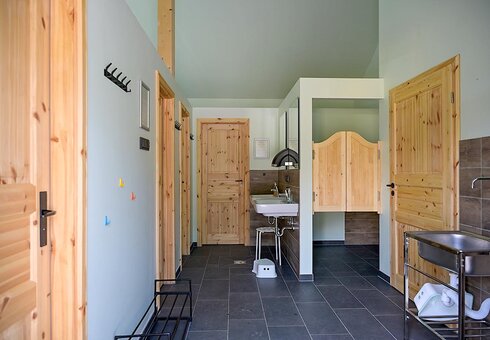 Sanitäranlage mit Bädern und Duschen