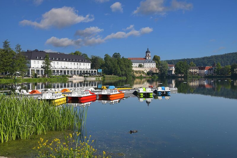 Burgsee mit Tretbooten