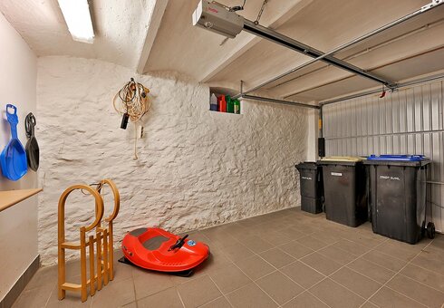 Garage mit Abstellmöglichkeiten