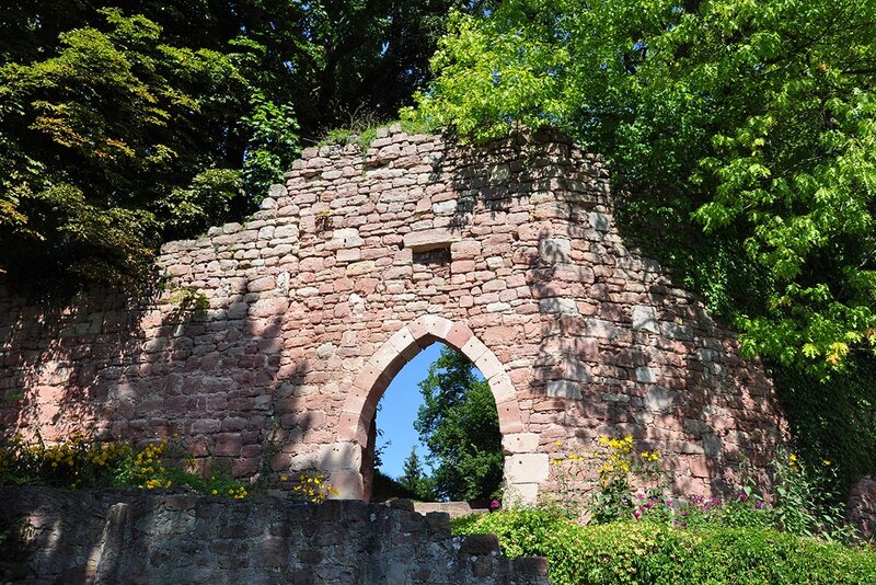 Ruinen bei Burg Maienluft