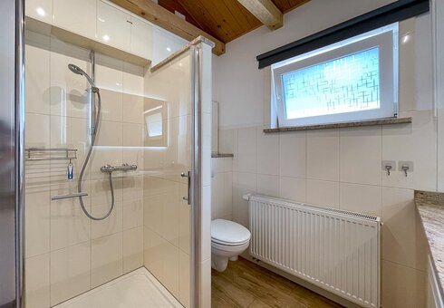 Bad mit Dusche / WC