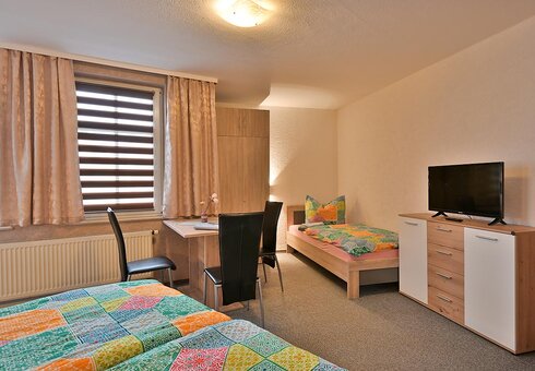 Blick in ein Dreibettzimmer