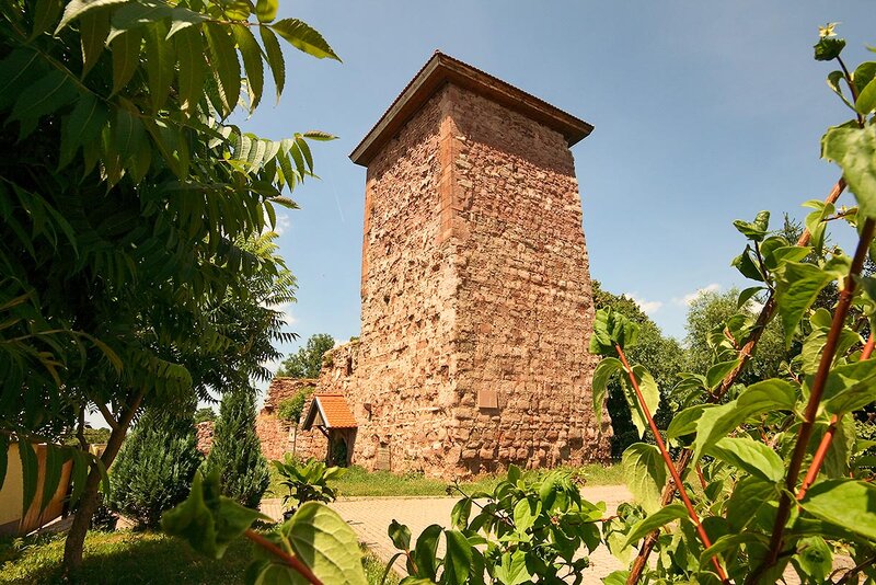 Bergfried / Wasserburg
