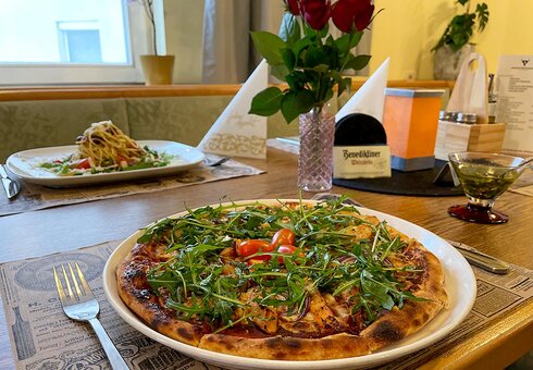 Essen im Restaurant (Pizza)