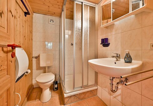 Bad mit Dusche / WC