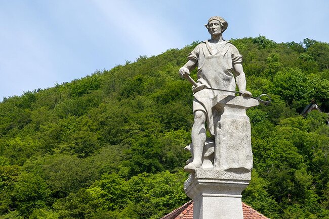 Waffenschmied auf dem Suhler Marktplatz