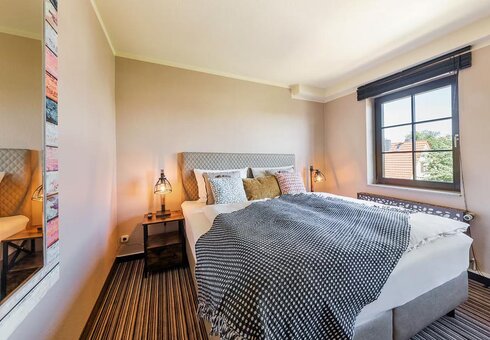 Schlafzimmer mit Doppelbett