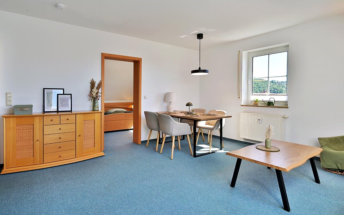 Wohnzimmer mit Esstisch