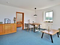 Wohnzimmer mit Esstisch