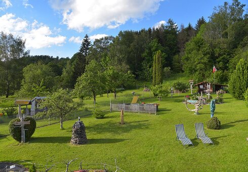 große Liegewiese zum Entspannen