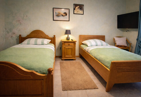 Blick in ein Zweibettzimmer