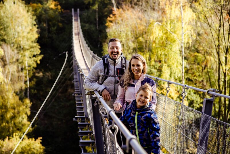 Auf der Hängeseilbrücke Hohe Schrecke