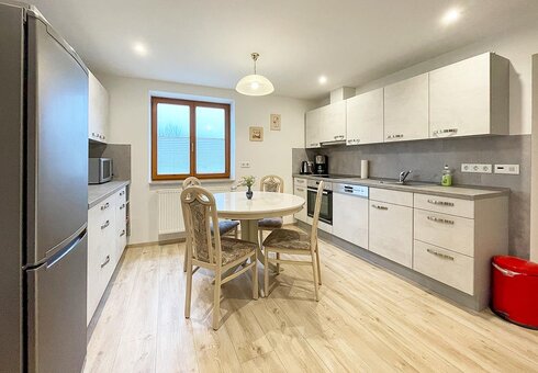 Küche inkl. Esstisch